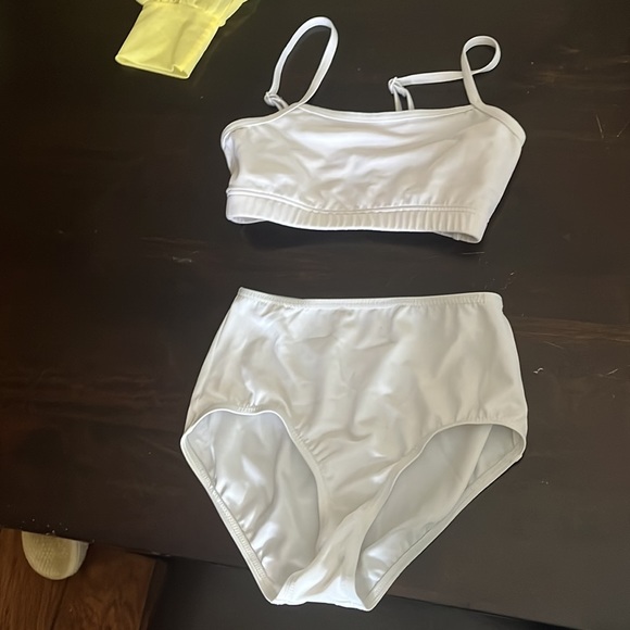 Yellow dance costume - Picture 2 of 3